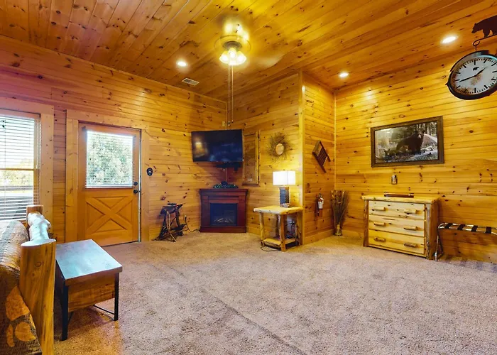 Little Black Bear Retreat Pigeon Forge